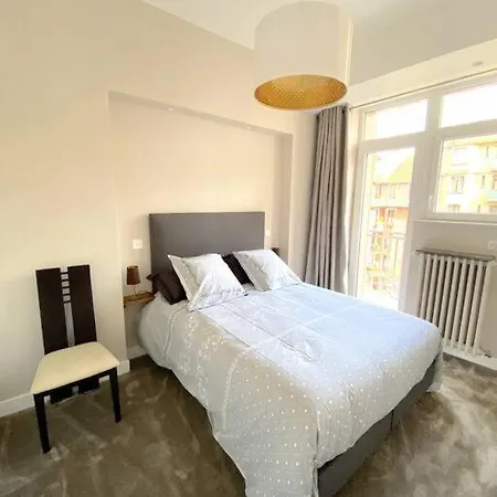 T3 De 73 M2 , Garage , Vue Montagnes Et Chateau Appartement